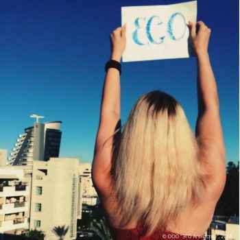 Фото-отчет от консуматорши с Кипра - девушка отработала на острове моделью хостес