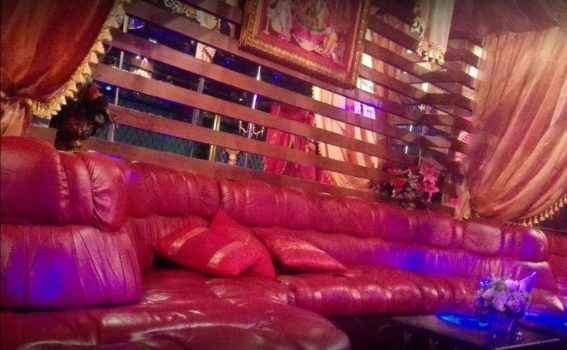 Как выглядят клубы Таиланда? Фото из Moulin Rouge