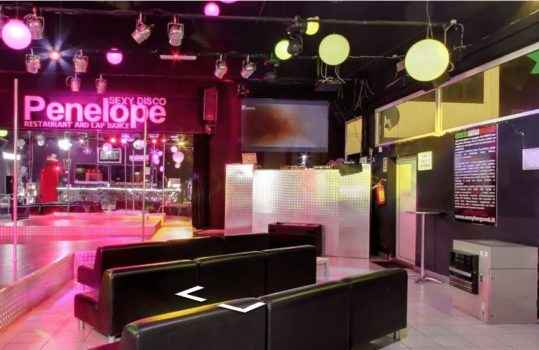 Красивый стрип-бар PENELOPE в Тоскане, где работают танцовщицы из России, Украины и Белоруссии