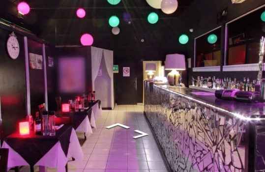 Барная стойка в клубе Пенелопа в Италии