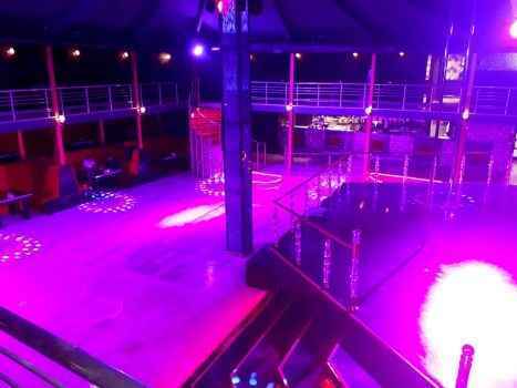 Танцпол в IBIZA - ночной клуб Стамбула