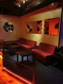 Интерьер ночного стриптиз клуба Энжел в Италии