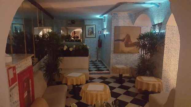 Домашняя и уютная обстановка в итальянском клубе Canderia. Фото сделала Юля, работающая здесь уже два месяца