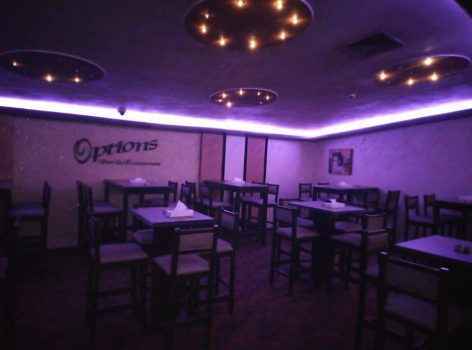 На картинке фото из бара Оптион в Аммане