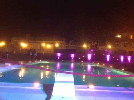 Бассейн в котором отдыхают девушки хостес, работающие в Леди Годива