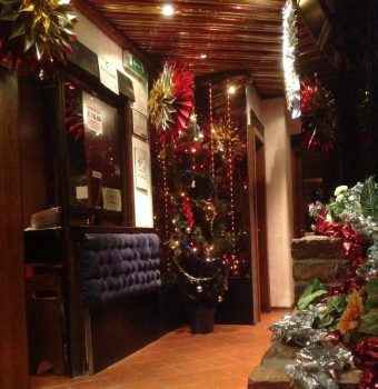 как локал Night Lady Godiva украсили к Рождеству?