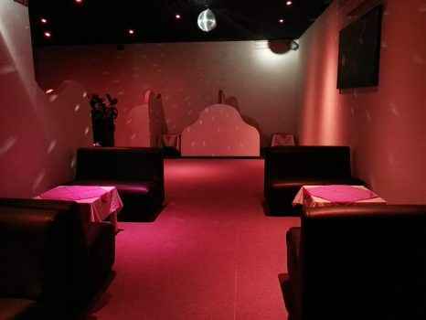 остановка в ночном клубе Charme Night Club - фото изнутри от девушек, которые там работают