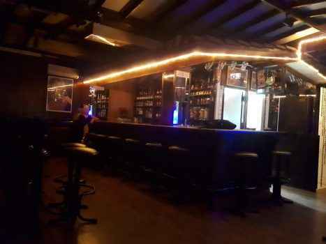 Работа хостес на Кипре - бар Alotria