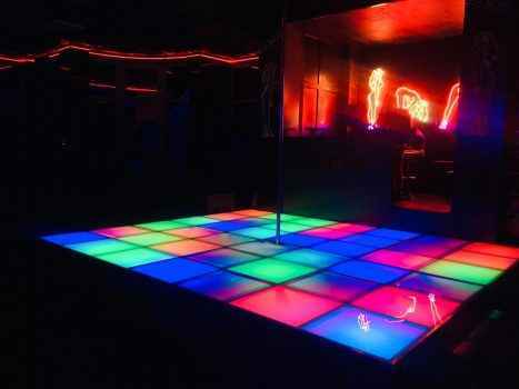 Сцена клуба Bigboss