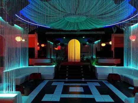 На фото изображен зал локала Charme в регионе Тоскана