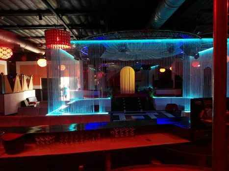 Клуб в Италии Charme - как выглядит изнутри, какой в нем танцпол, какие столики. Отзыв от девушки из России