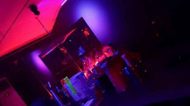 Стриптиз клуб в Греции FBI - фото изнутри