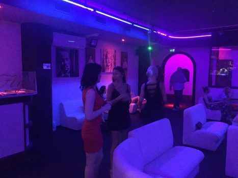 Night Fly в Тоскане - что находится внутри итальянского клуба? Какие девушки в нем работаю? Фото изнутри