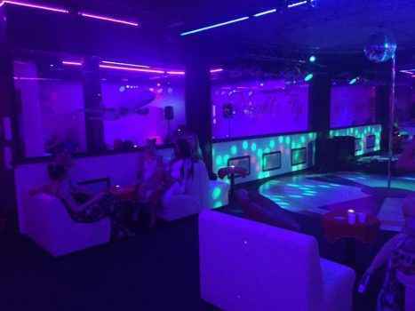 Фото от девушек из Украины, которые работают в клубе Night Fly в регионе Тоскана в Италии