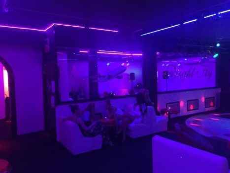 Фото-отчет от девушек, работающих на консумации в Италии