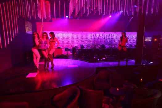 интерьер клуба Gossip в Нью-Йорке, США