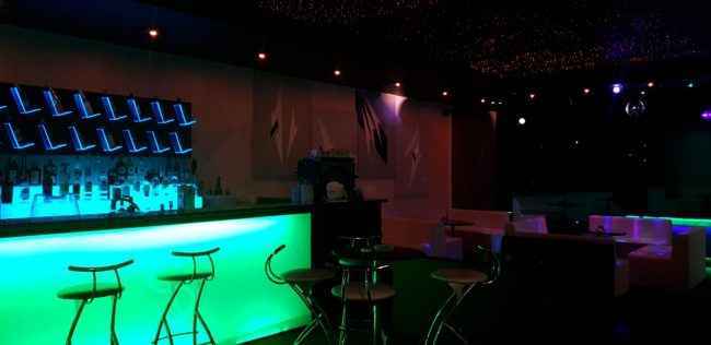 Барная стойка в клубе Dollar в Алессандрии