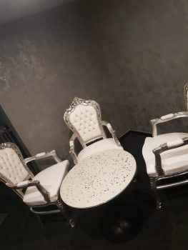 Фото-отчет от девушки хостес, которая работает в баре Доллар в Италии