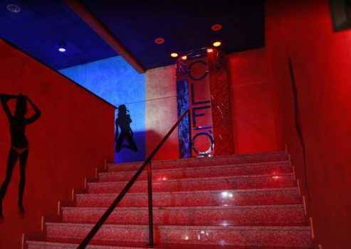 Вход в локал Cleo - фото-отчет от девушки, которая работает на консумации в городе Чиная