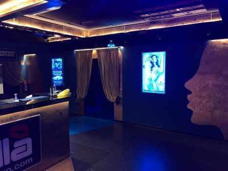 На фото ночной клуб Monella Sext Disco, который находится в городе Ареццо. Регион Флоренция, Италия