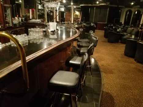 Барная стойка в стриптиз клубе Michael's Mens Club в штате Луизиана