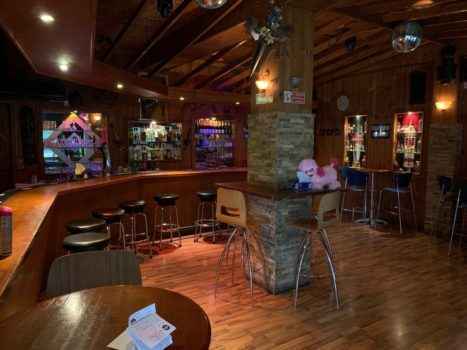 Что находится внутри паба SALBERRY, который находится в Никосии на Кипре