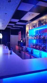 Как устроен бар Вайт энд Блэк в городе Гранада? фото изнутри