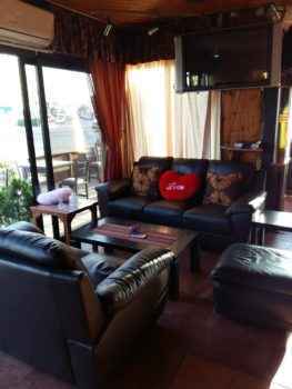 Фото изнутри бара Albatross , который расположен в Ларнаке