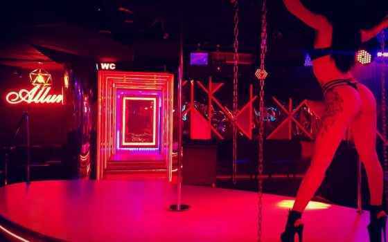 Сцена с пилонами ночного клуба Allur в Тае
