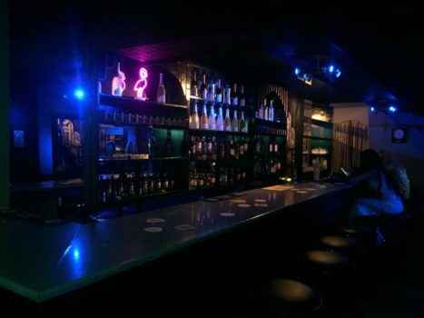 Барная стойка в пабе Вапо, который находится на Кипре в Никосии - фото-отзыв от консуматорши