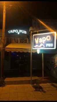 Как выглядит вывеска бара Vapo на Кипре - фото снаружи паба