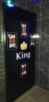 Двери караоке-бара King - фото от хостес из Южной Кореи