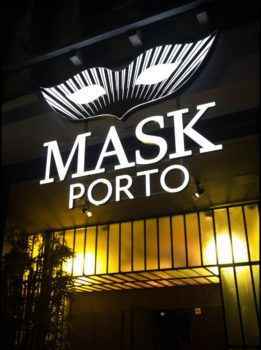 Вывеска стриптиз-клуба Mask Porto