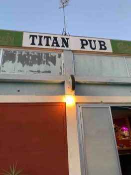 Как выглядит вывеска ночного бара Titan в городе Никосия