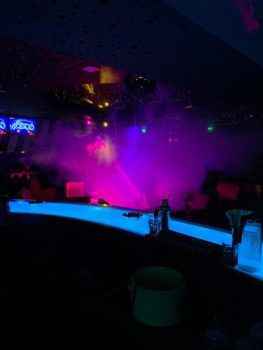 Как внутри выглядит греческий стрип клуб VOODOO