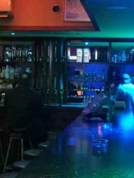 Барная стойка в баре Мехико в Лимассоле - фото изнутри